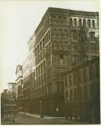 Blick nach Norden auf die Third Street (Memorial Drive) von der Pine Street